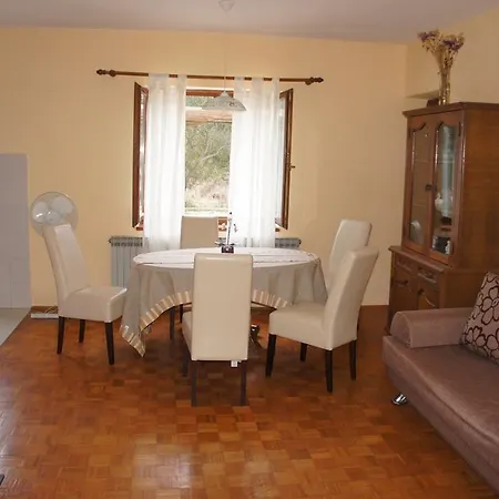 Janet Apartment