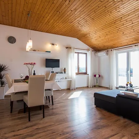 Janet Apartment *