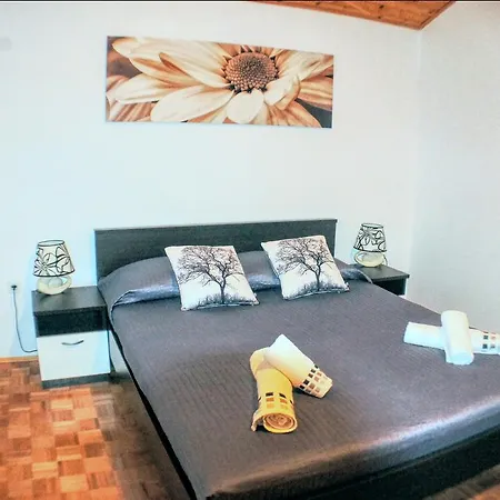 Janet Apartment