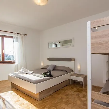 Janet Apartment