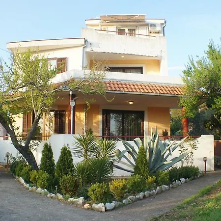 Janet Apartment