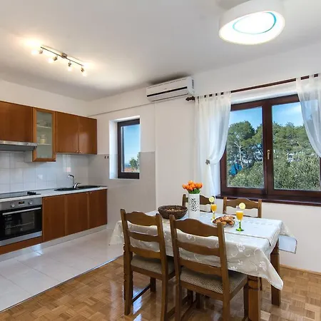 Janet אוגייאן